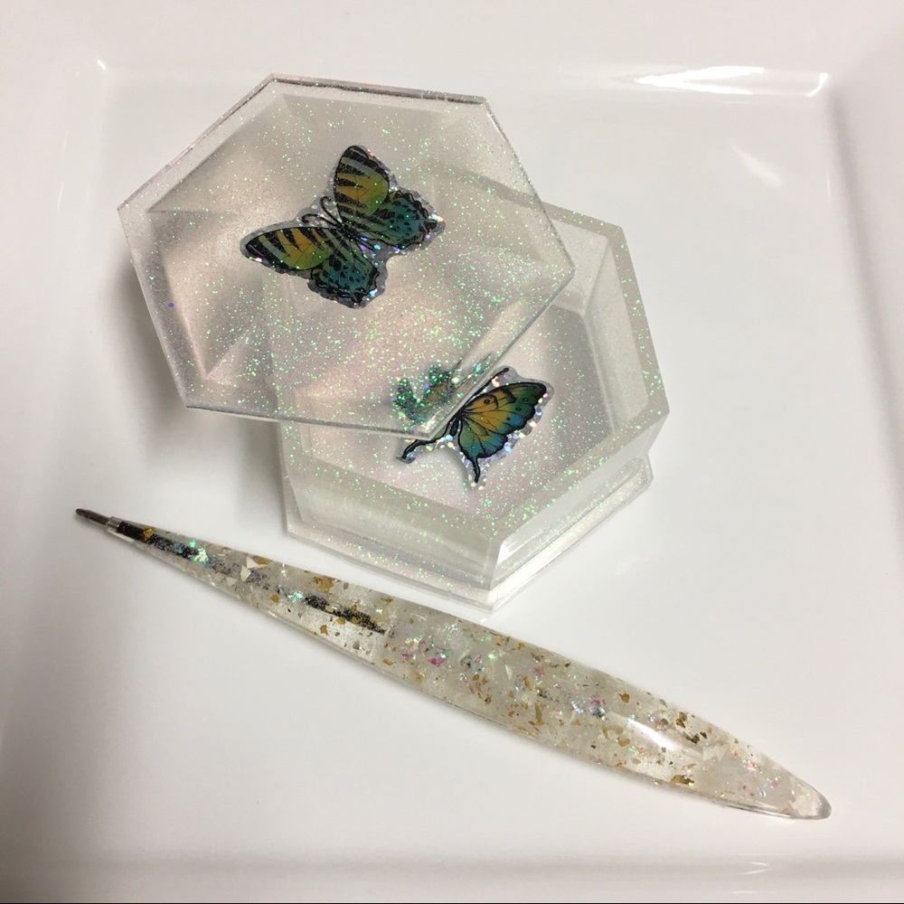 Desk Organizer/pin container with lid and pen